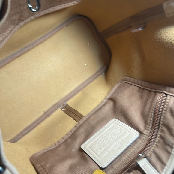 - Coach
Iconic Coach Brown/Beige Leather Shopper Tote - Picture 6 of 9
